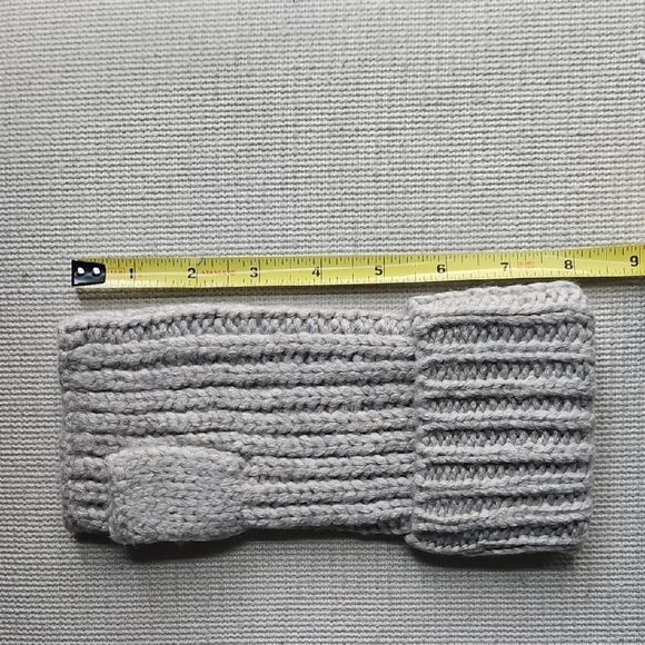 UGG FINGERLESS GLOVE - Picture 10 of 13